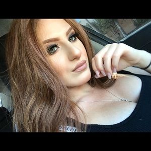 Meet your Posher, Angelika